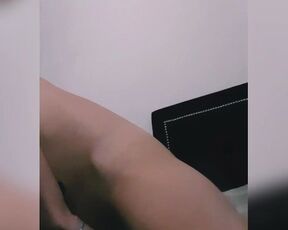 Solita con mi pene de goma