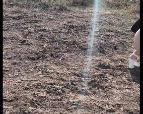 Pee in the rice field